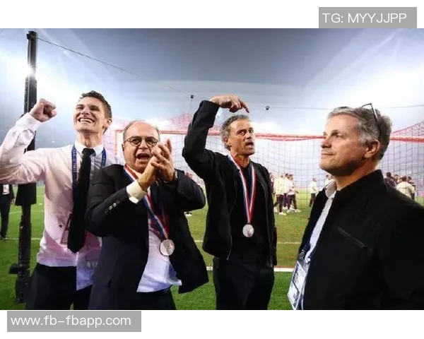 坎波斯强调巴黎圣日耳曼将把握转会机会但避免球员过剩问题 坎波斯强调巴黎圣日耳曼将把握转会机会但避免球员过剩问题